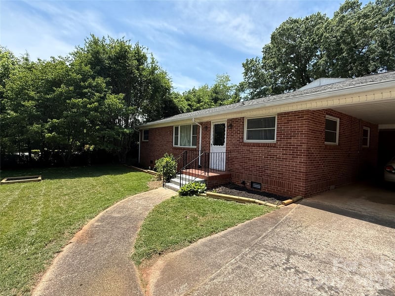 2012 Deal Ave, Newton, NC 28658