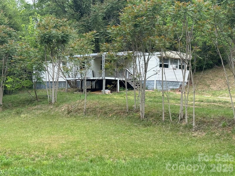 45 Overbrook Dr, Saluda, NC 28773