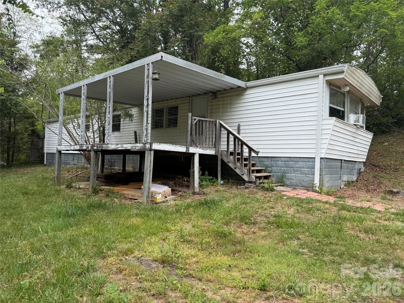 45 Overbrook Dr, Saluda, NC 28773