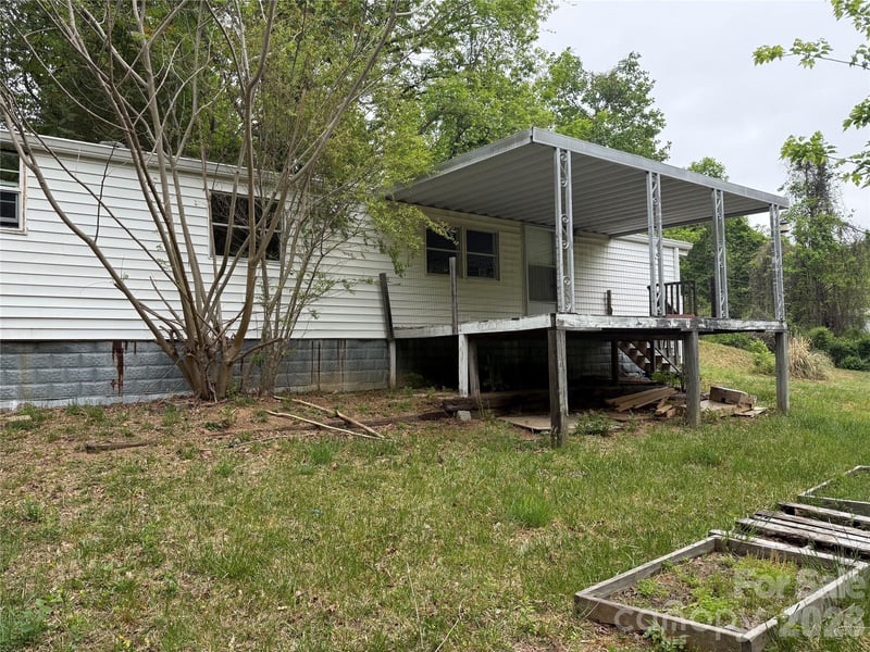 45 Overbrook Dr, Saluda, NC 28773