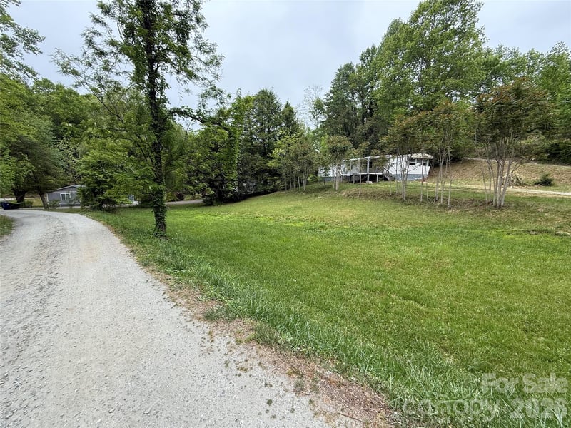 45 Overbrook Dr, Saluda, NC 28773