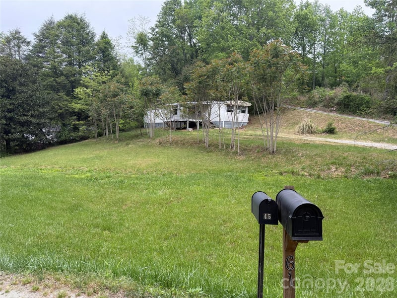 45 Overbrook Dr, Saluda, NC 28773