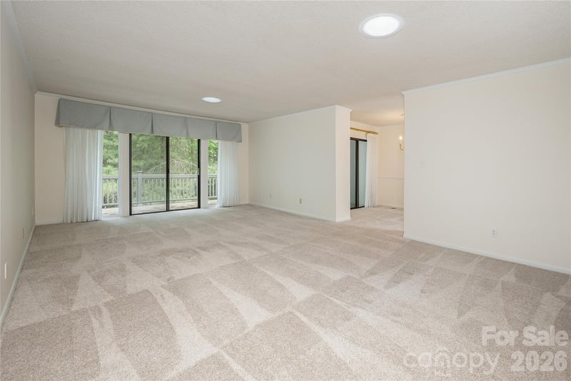 434 Crowfields Dr, Asheville, NC 28803