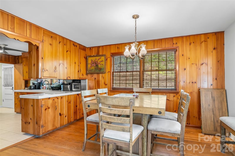 98 Limberlost Dr, Hendersonville, NC 28739