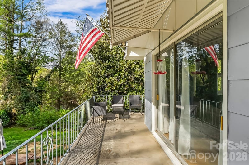 98 Limberlost Dr, Hendersonville, NC 28739