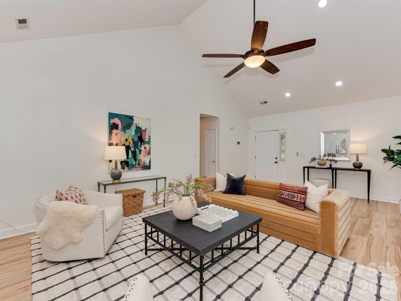 9221 Forest Green Dr, Charlotte, NC 28227