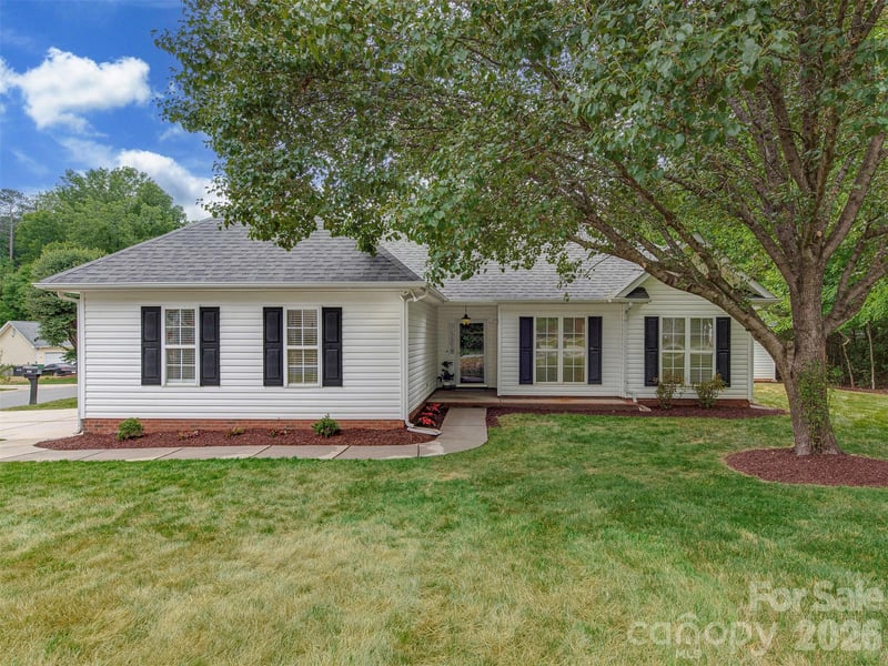 9221 Forest Green Dr, Charlotte, NC 28227