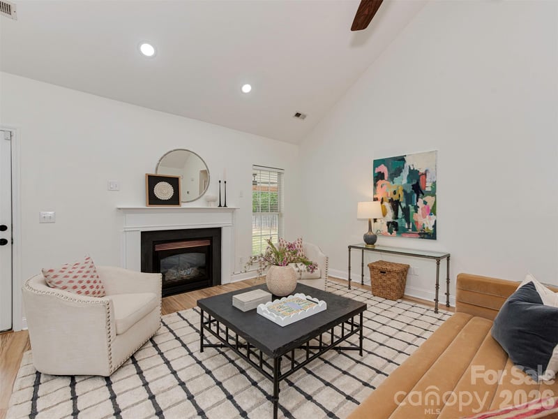 9221 Forest Green Dr, Charlotte, NC 28227