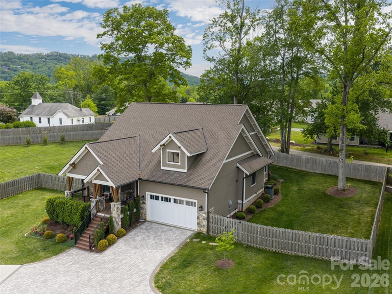 10 Starwood Valley Trl, Arden, NC 28704