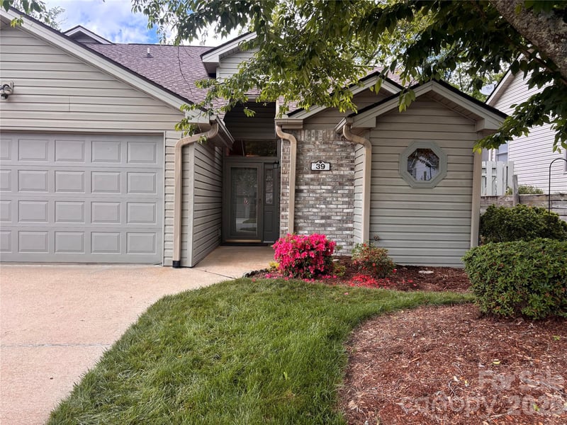 39 Tisha Ln, Hendersonville, NC 28739