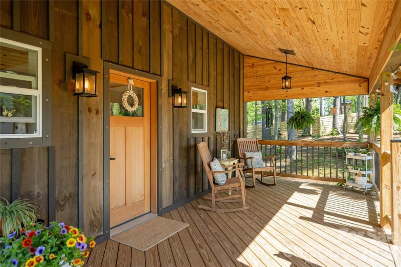 18 Bear View Dr, Hendersonville, NC 28792