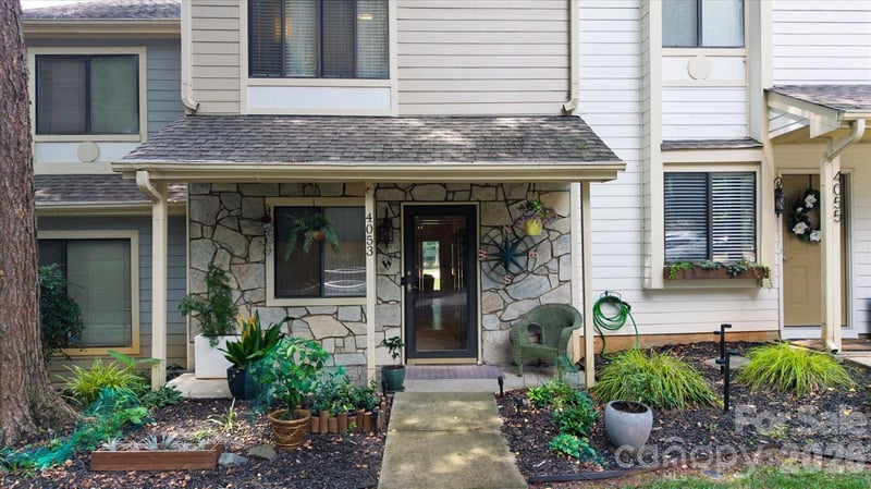 4053 Course Dr, Charlotte, NC 28277