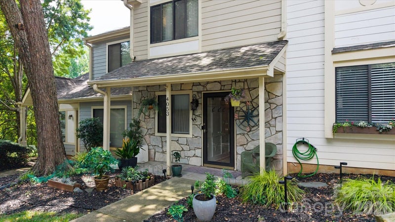 4053 Course Dr, Charlotte, NC 28277