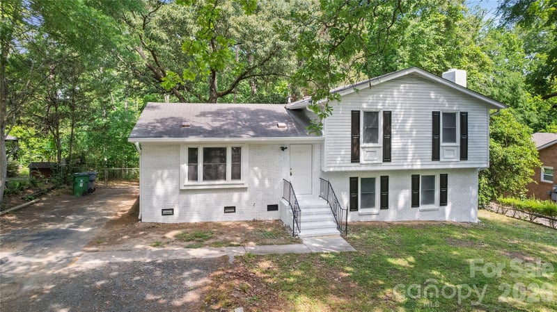 6126 Eagle Peak Dr, Charlotte, NC 28214