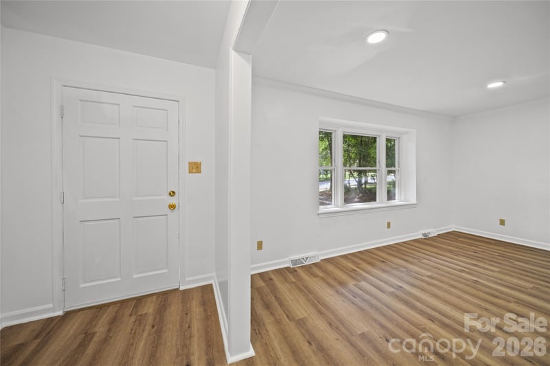 6126 Eagle Peak Dr, Charlotte, NC 28214
