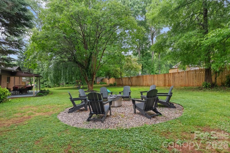 300 Brookmeade Dr, Statesville, NC 28625