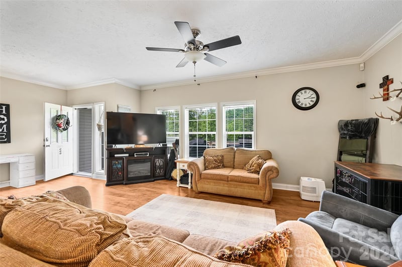 371 Starnes Cove Rd, Candler, NC 28715