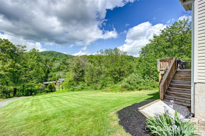 371 Starnes Cove Rd, Candler, NC 28715