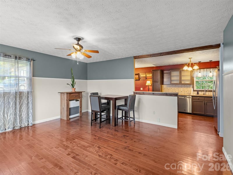84 Candlelight Cir, Clyde, NC 28721
