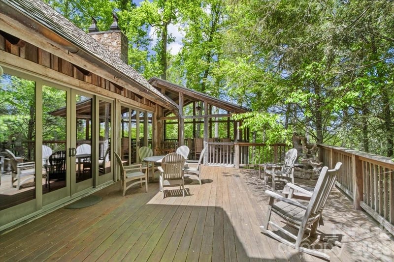 56 Spring House Dr, Burnsville, NC 28714