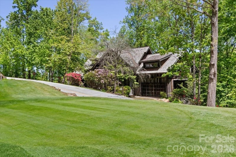 56 Spring House Dr, Burnsville, NC 28714