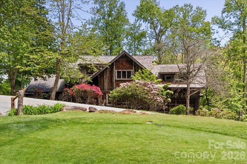 56 Spring House Dr, Burnsville, NC 28714