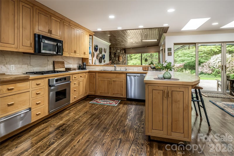 18 Forest Rd, Asheville, NC 28803