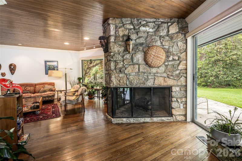 18 Forest Rd, Asheville, NC 28803