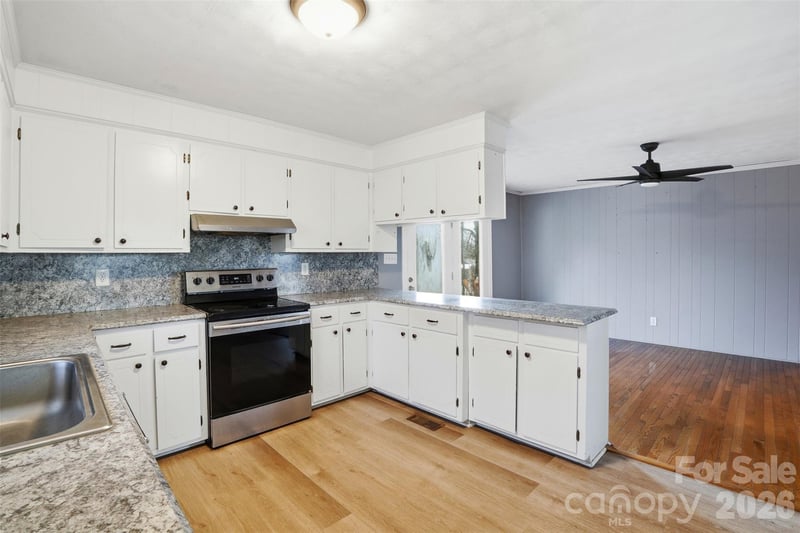 324 Pawley Dr, Charlotte, NC 28214