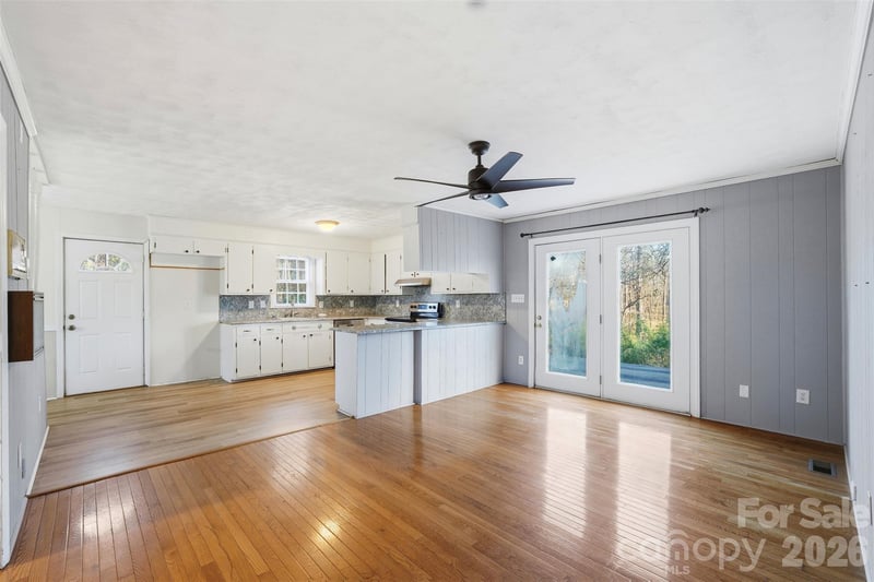 324 Pawley Dr, Charlotte, NC 28214