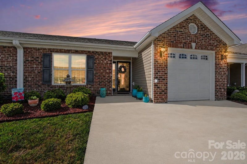 105 Oak Ridge Dr, Archdale, NC 27263