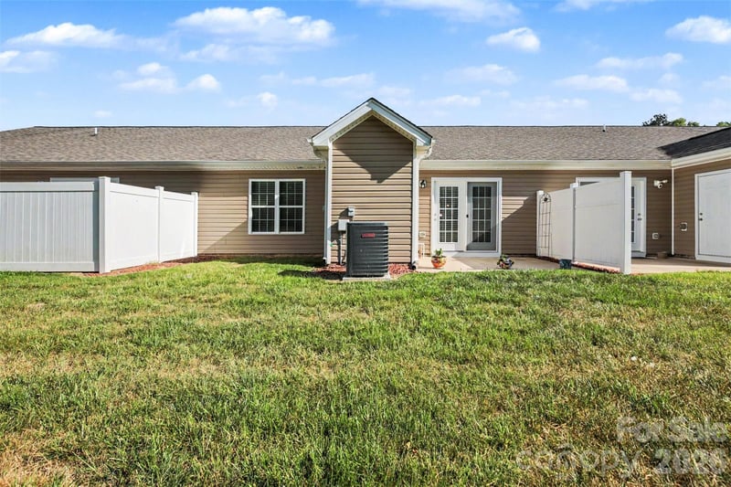 105 Oak Ridge Dr, Archdale, NC 27263