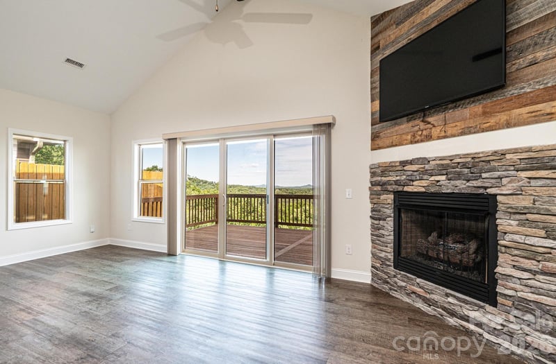 1381 River Club Rg #C8, Lenoir, NC 28645