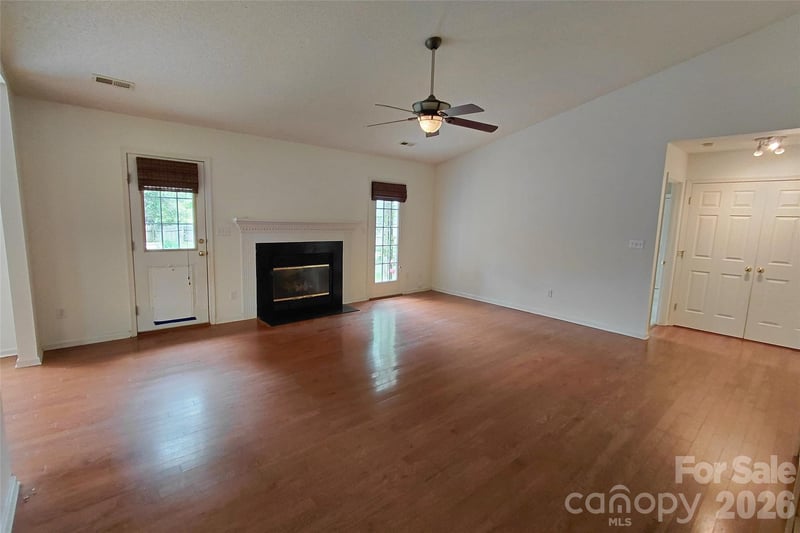 1016 Thorncrest Dr, Fletcher, NC 28732