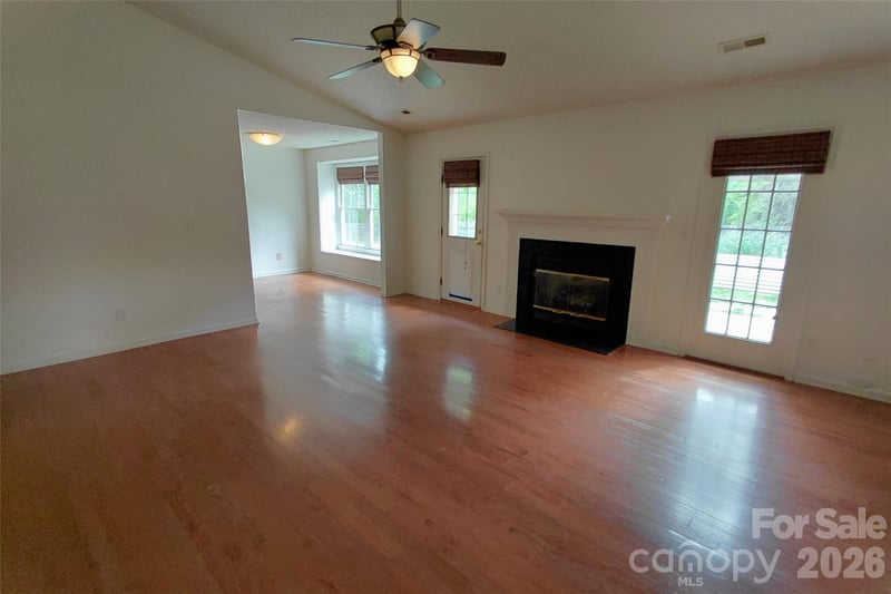 1016 Thorncrest Dr, Fletcher, NC 28732