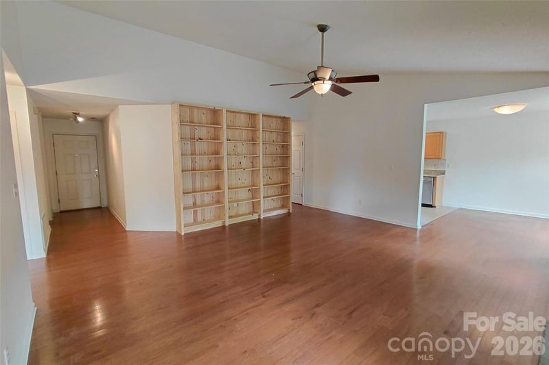 1016 Thorncrest Dr, Fletcher, NC 28732