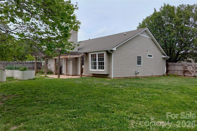 1016 Thorncrest Dr, Fletcher, NC 28732