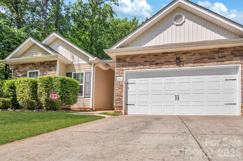 1314 Doby Springs Dr, Charlotte, NC 28262
