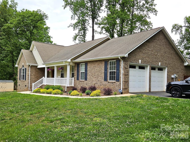 111 Old Hickory Dr, Morganton, NC 28655