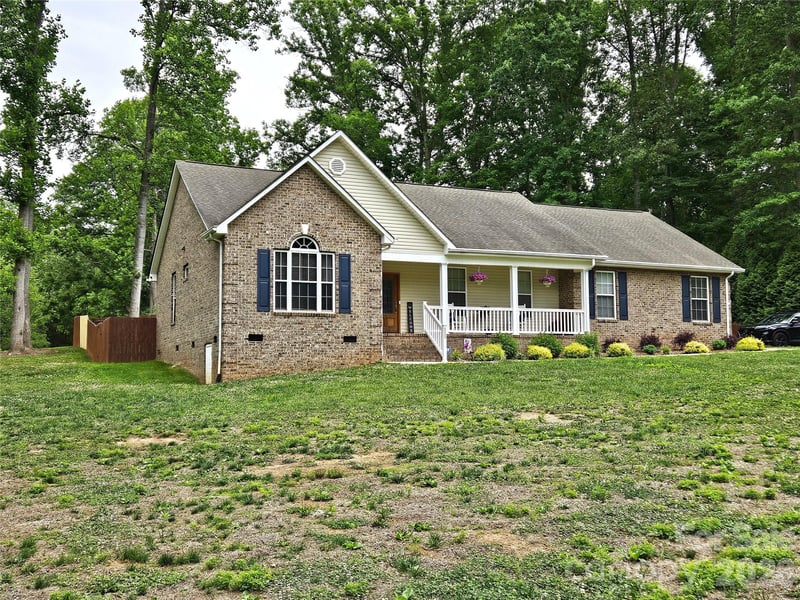 111 Old Hickory Dr, Morganton, NC 28655