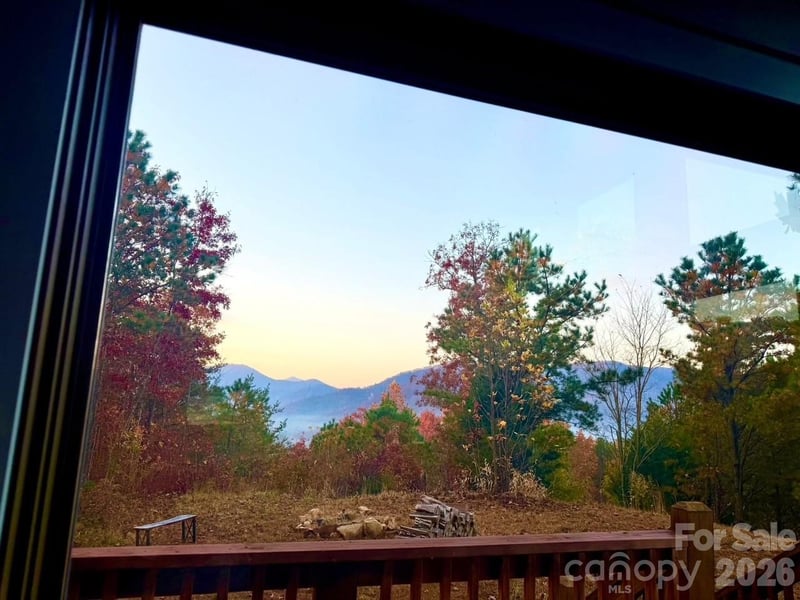 521 Duchess Dr, Sylva, NC 28779