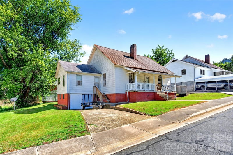 35 Second St, Marion, NC 28752