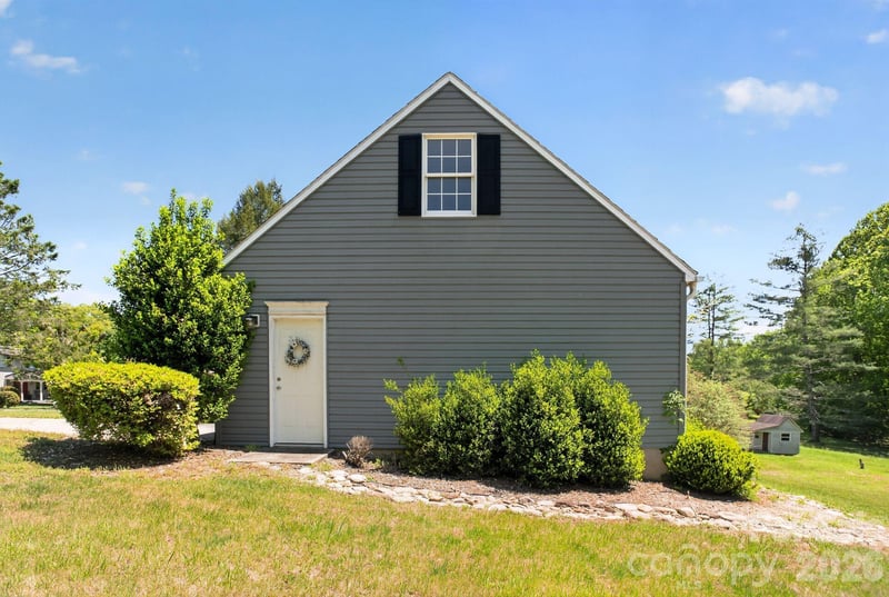 67 Beechwood Dr, Hendersonville, NC 28742