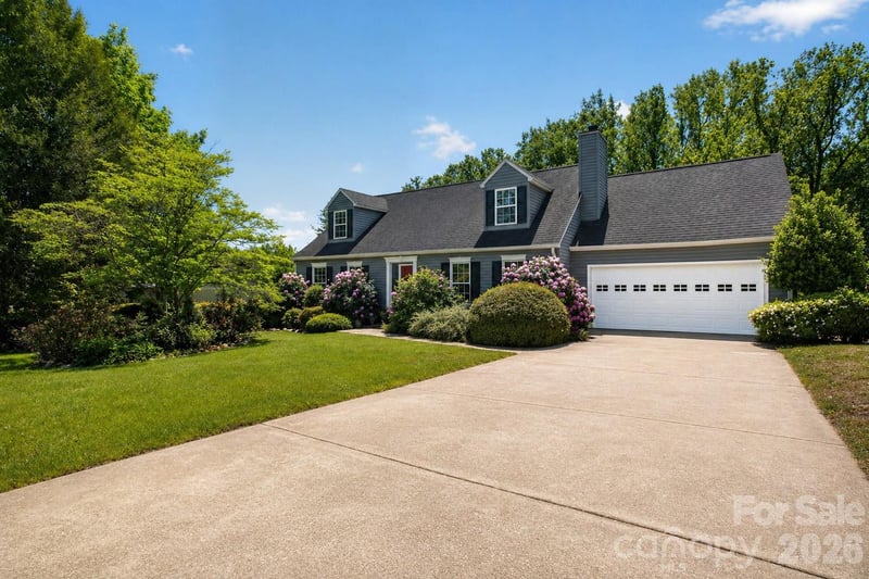 67 Beechwood Dr, Hendersonville, NC 28742