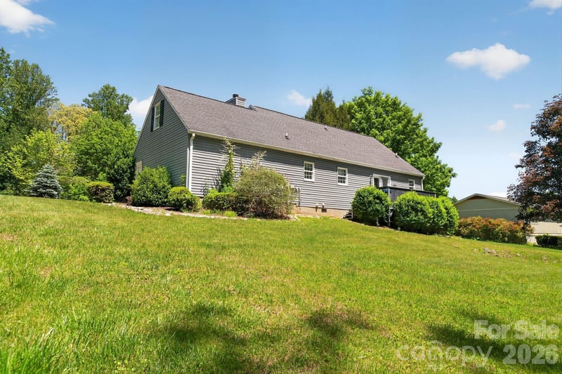 67 Beechwood Dr, Hendersonville, NC 28742