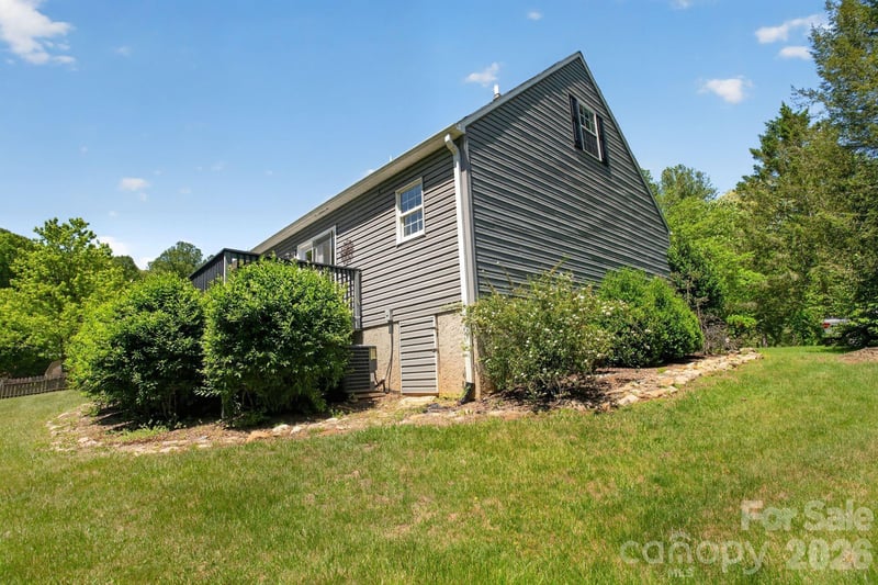 67 Beechwood Dr, Hendersonville, NC 28742