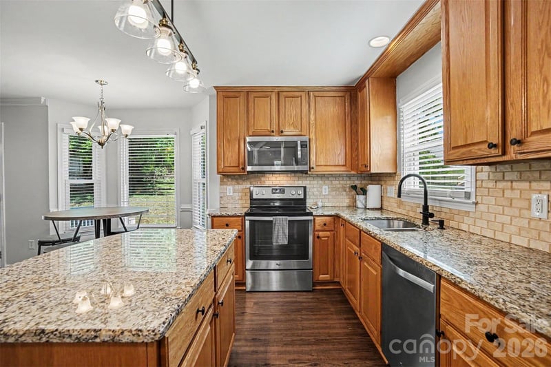 9900 Davis Lake Pw, Charlotte, NC 28269