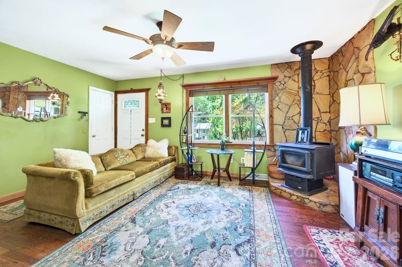 305 Melody Cir, Swannanoa, NC 28778