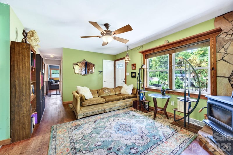 305 Melody Cir, Swannanoa, NC 28778