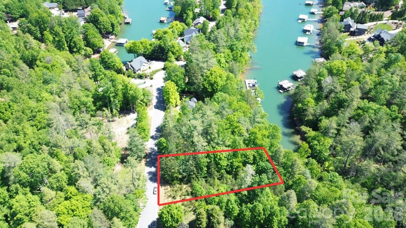 2 Lentz Landing Ln, Nebo, NC 28761